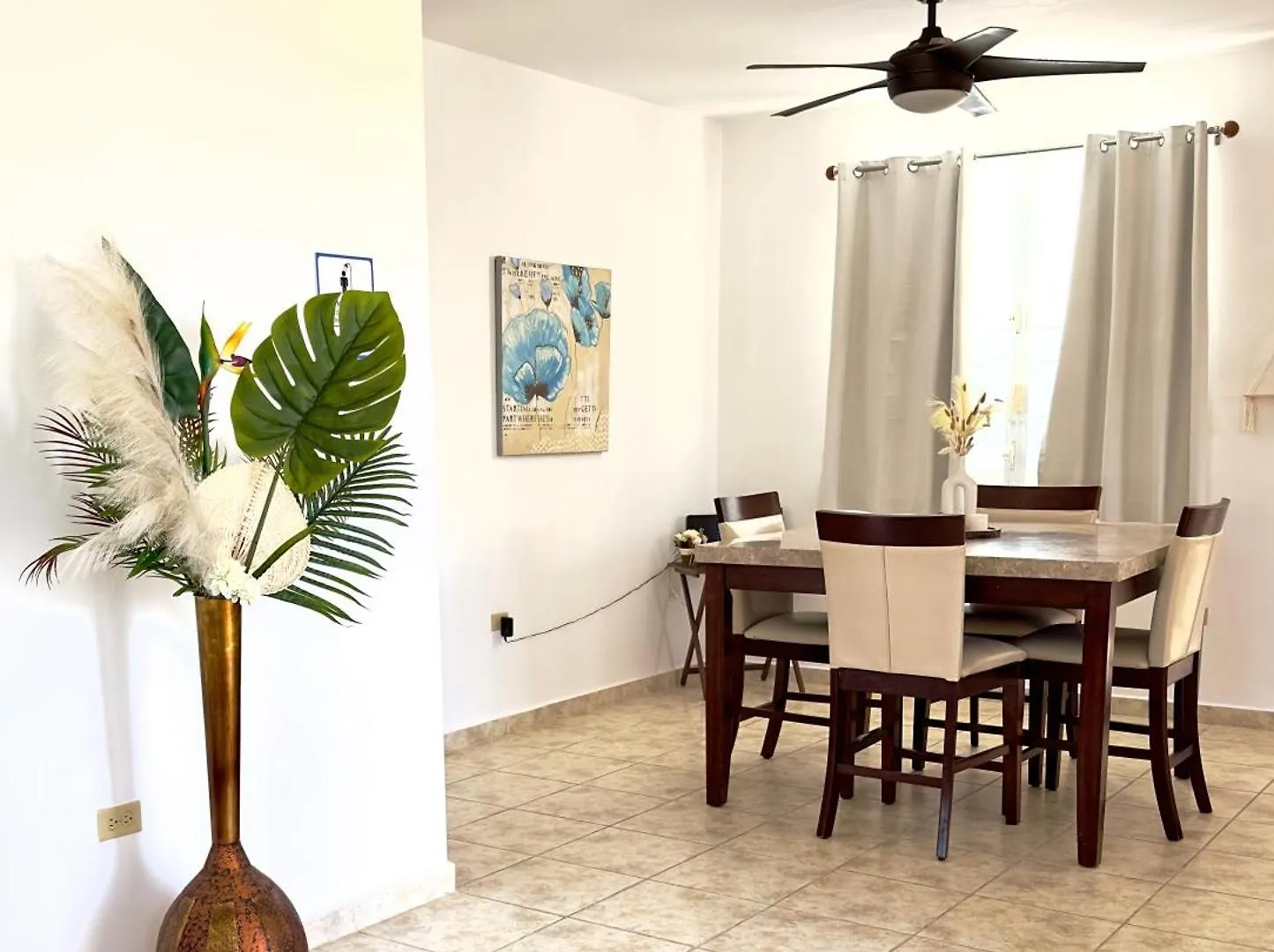 La Casandra Beach House Isabela