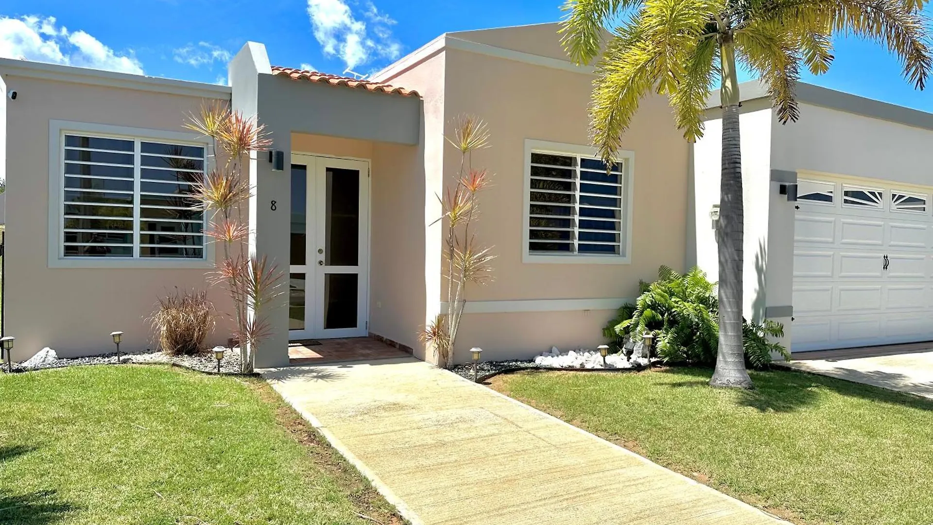 La Casandra Beach House contacts